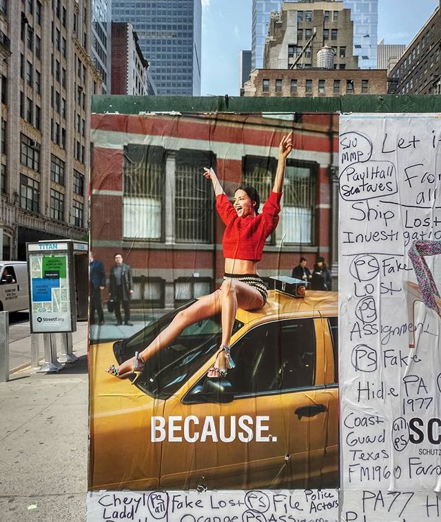 Opération séduction chez les taxis ?..........#VuALaPub #publicité #publicite #print #advert #adrianalima #fashion #red #sweater #because #becauseschutz #buildings #skyscrapers #streetstyle #streetart #street #igersparis #igersnyc #fashionista #fashiongram #beautifuldestinations #places_wow #graffiti #graffitiart #photography #shooting #sitting #cab #nyccab #heelsaddict